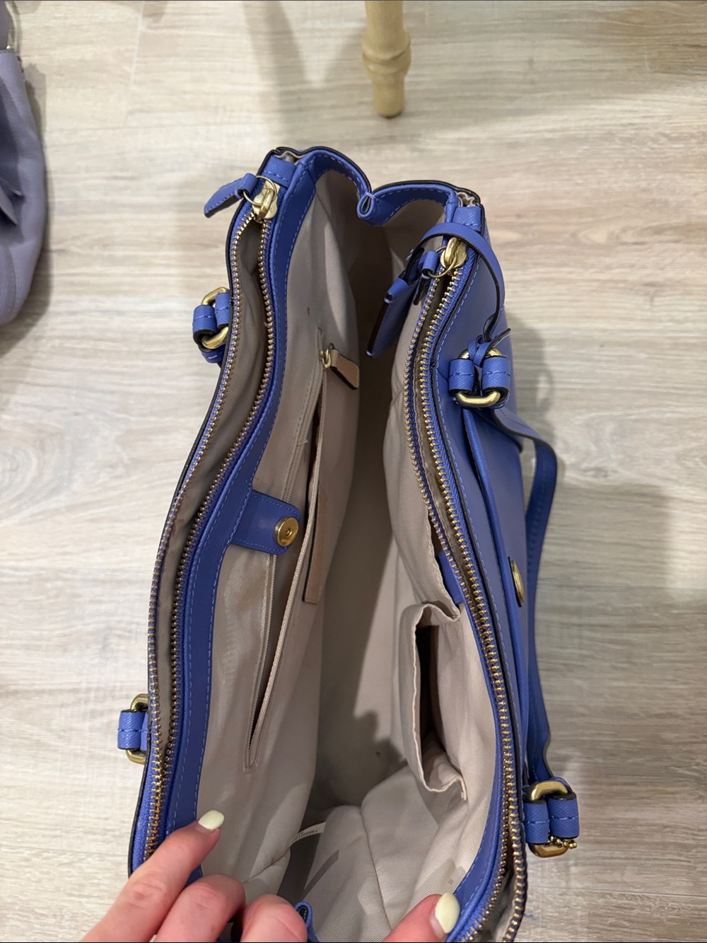 Elegant Blue Leather Tote Handbag - Picture 2 of 3